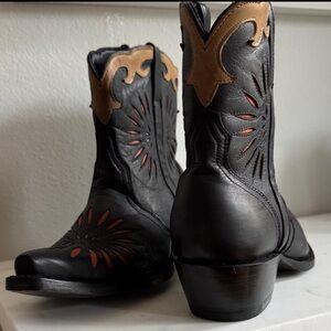 Allen’s Boot Macy Western Booties Women’s Size 8.5